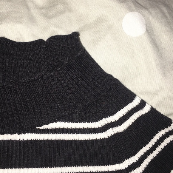 Black and White Long Sleeve - Picture 4 of 4